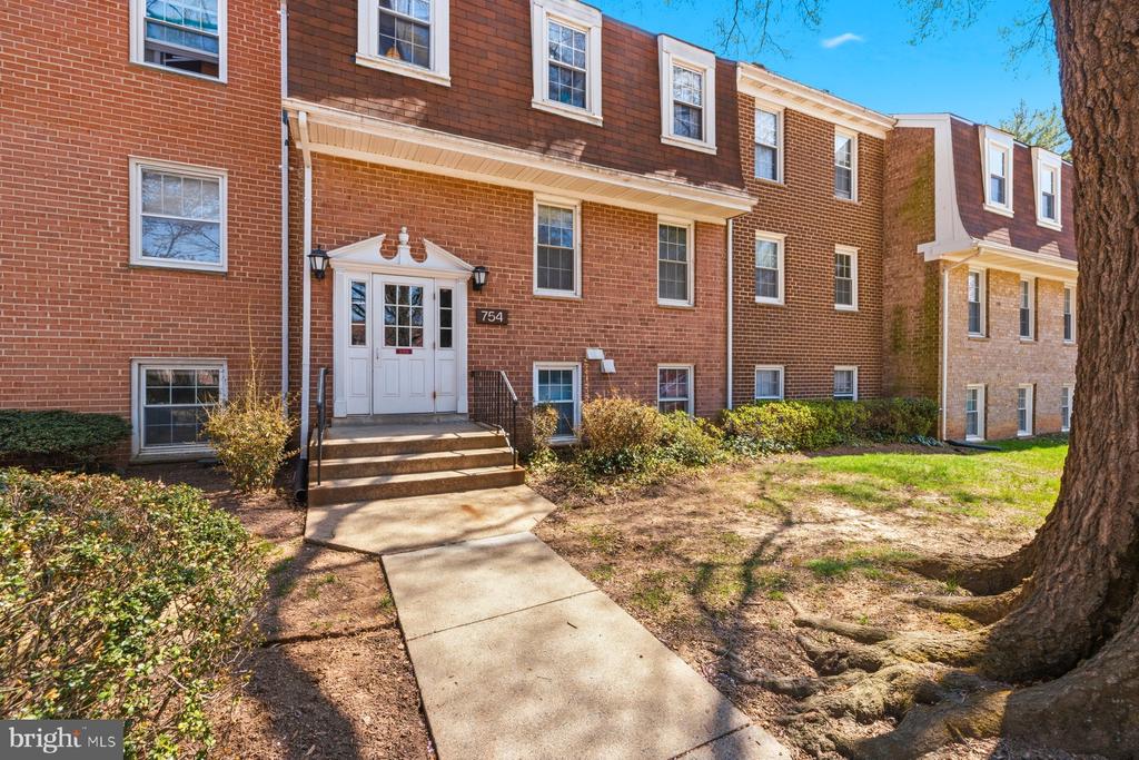 754 QUINCE ORCHARD BOULEVARD Unit: 102