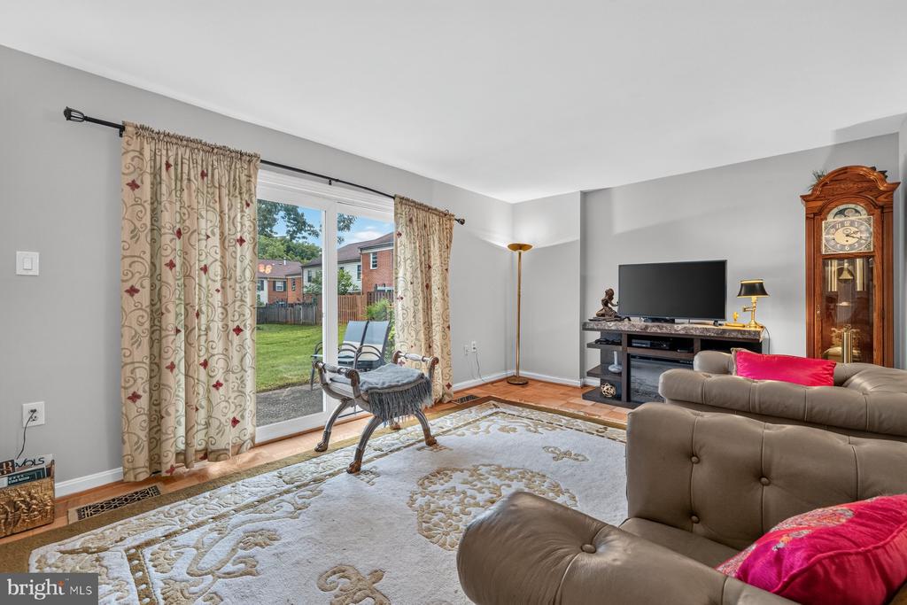 786 COLLEGE PARKWAY