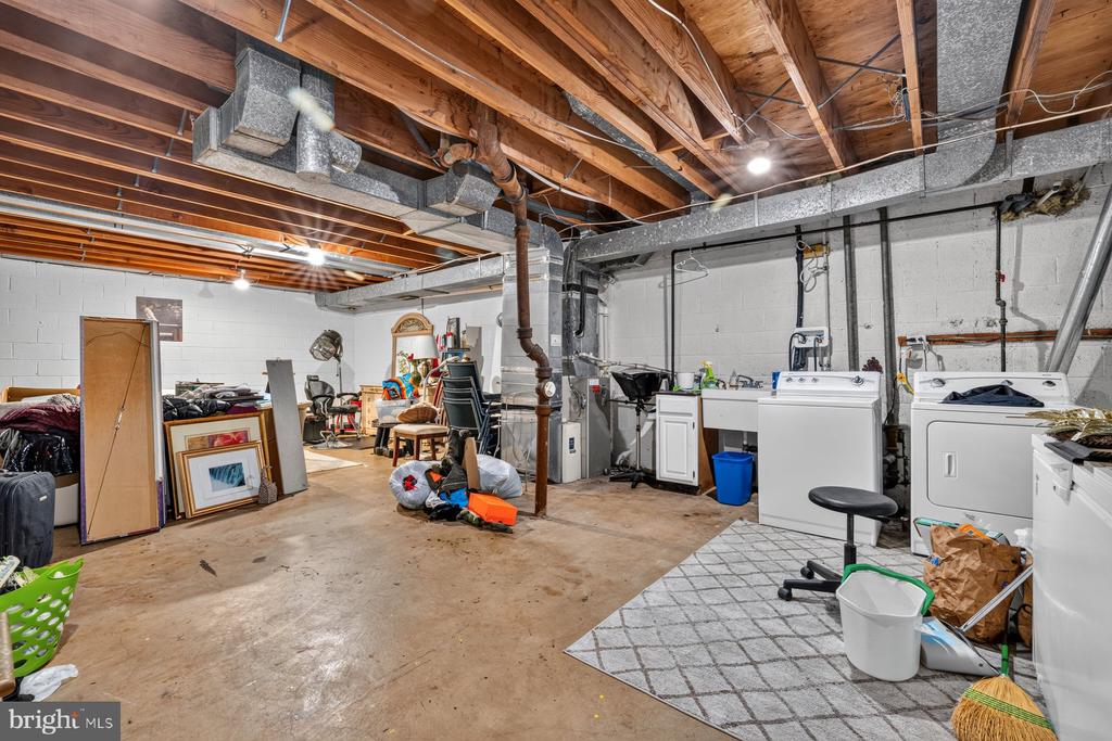 786 COLLEGE PARKWAY
