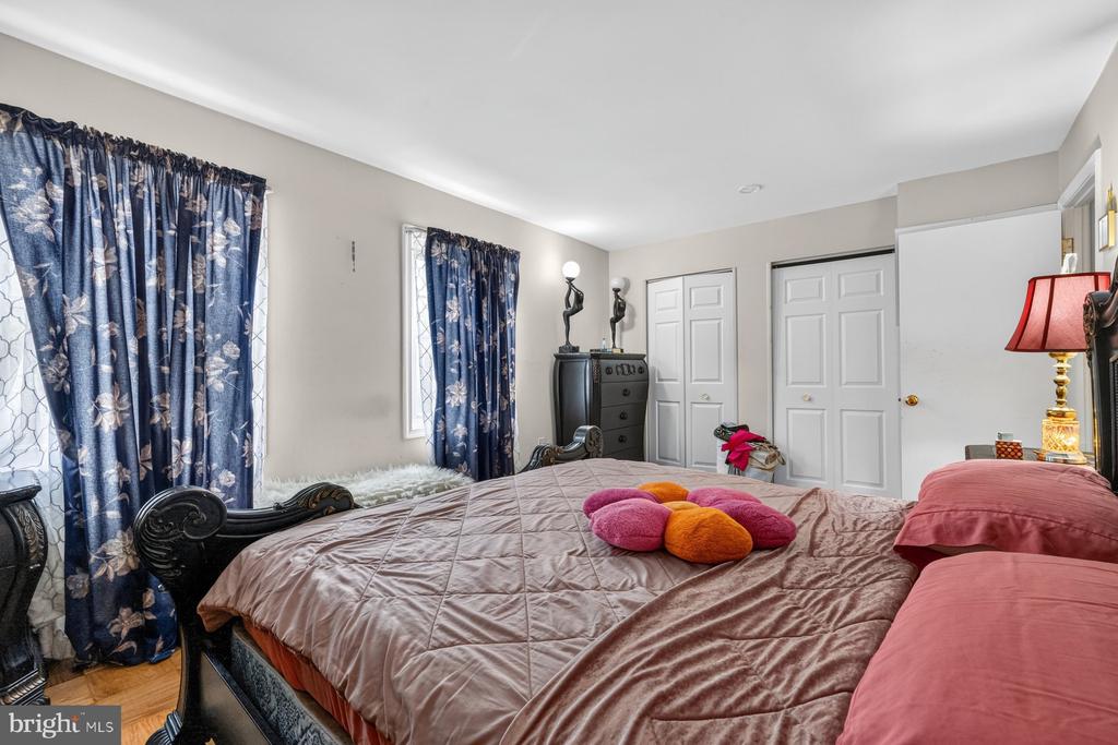 786 COLLEGE PARKWAY