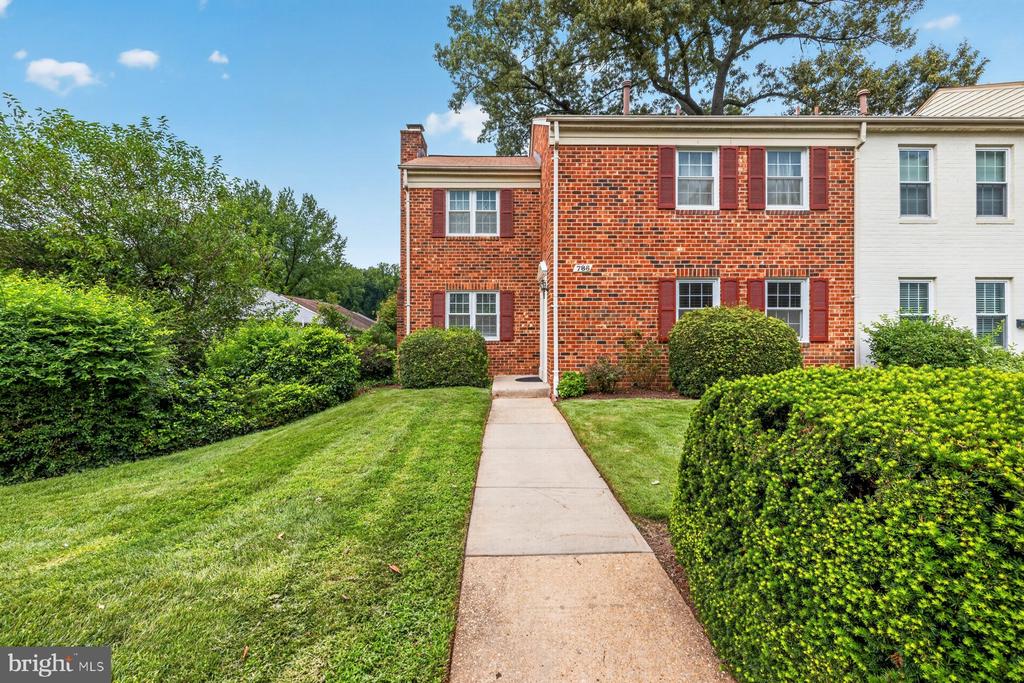 786 COLLEGE PARKWAY