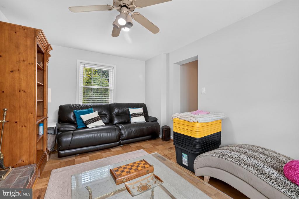 786 COLLEGE PARKWAY