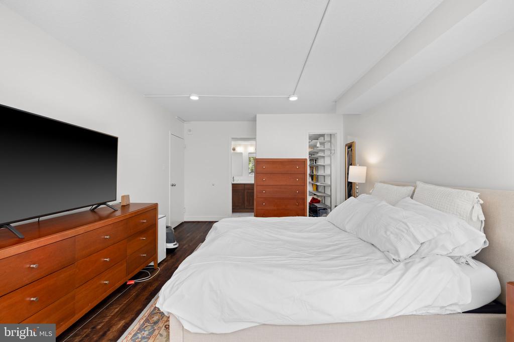 4515 WILLARD AVENUE Unit: 509S