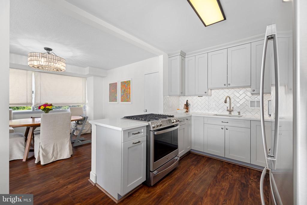 4515 WILLARD AVENUE Unit: 509S
