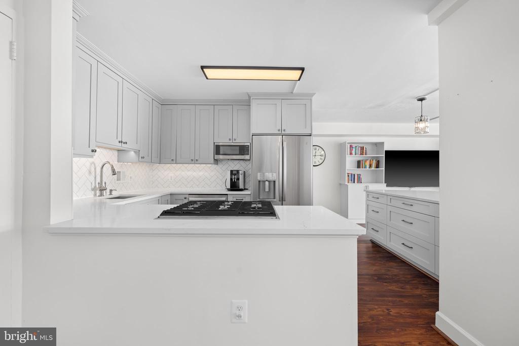 4515 WILLARD AVENUE Unit: 509S