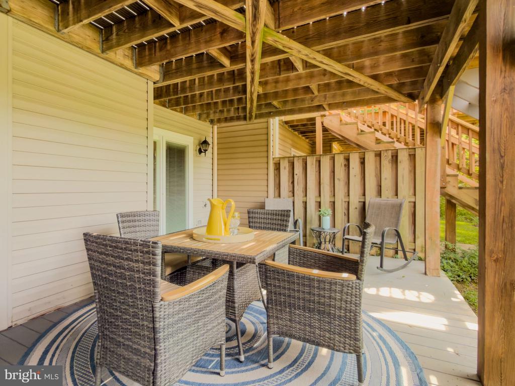 9593 WHITE PILLAR TERRACE