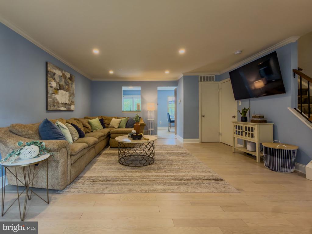9593 WHITE PILLAR TERRACE
