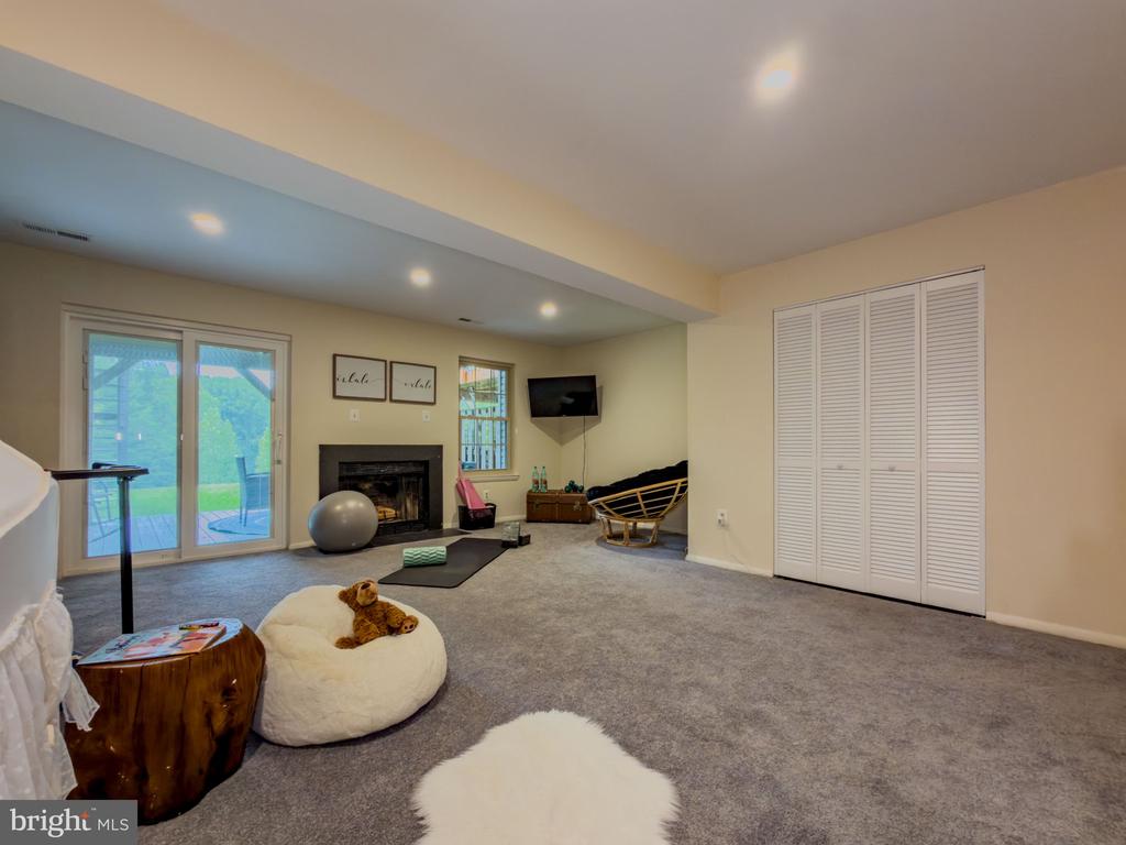 9593 WHITE PILLAR TERRACE