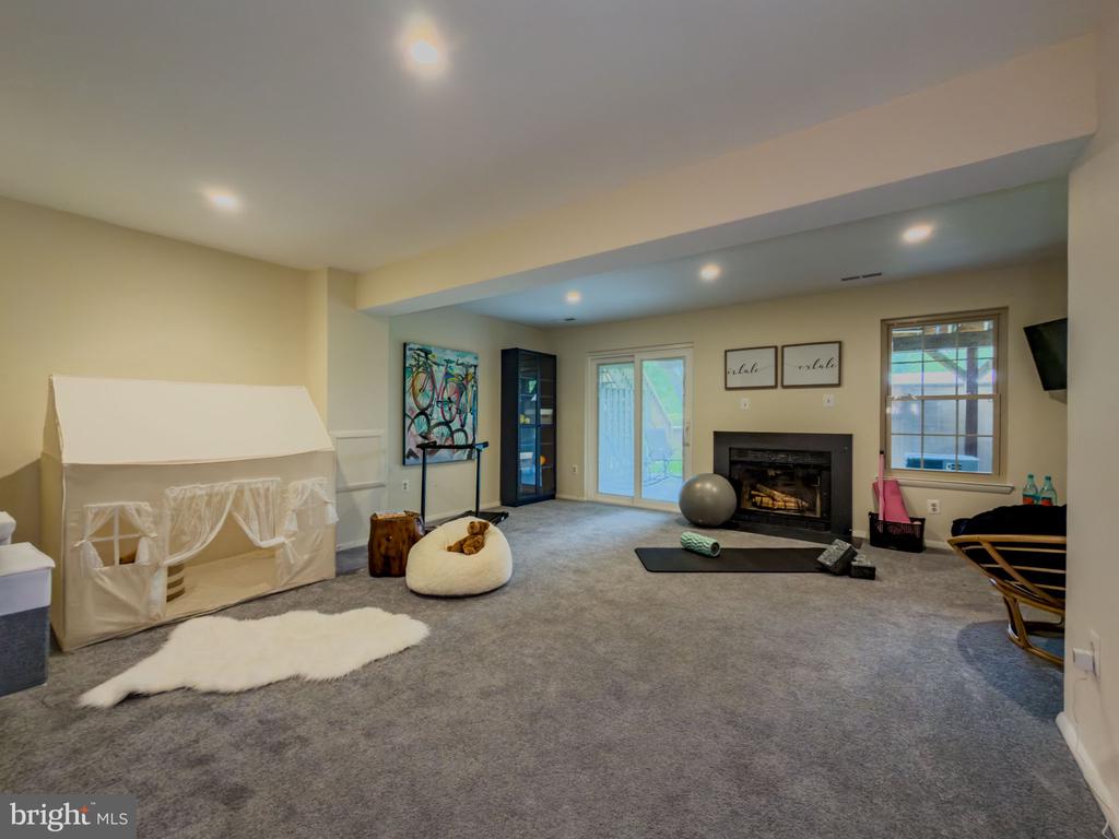 9593 WHITE PILLAR TERRACE