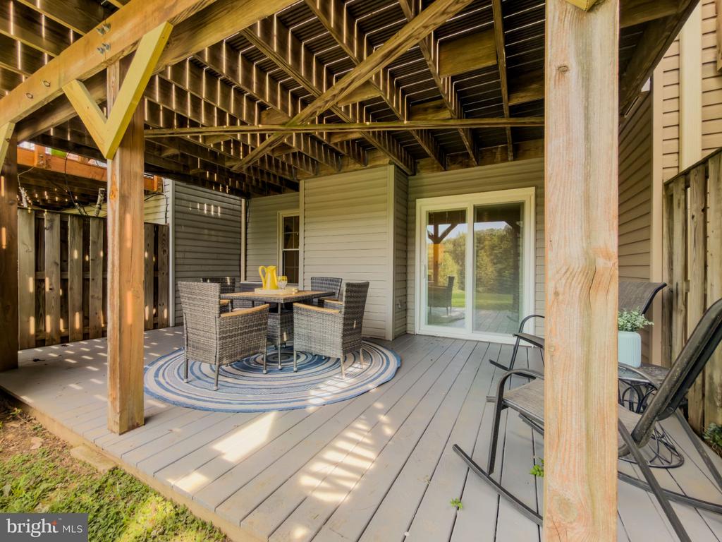 9593 WHITE PILLAR TERRACE