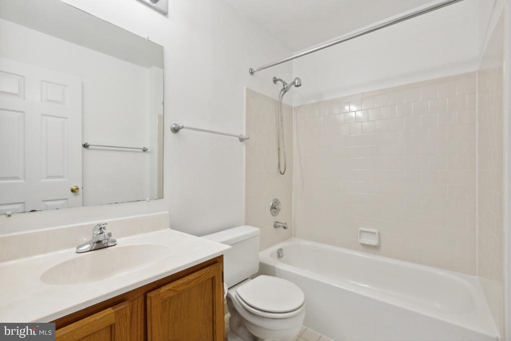 18221 FOX CHASE CIRCLE