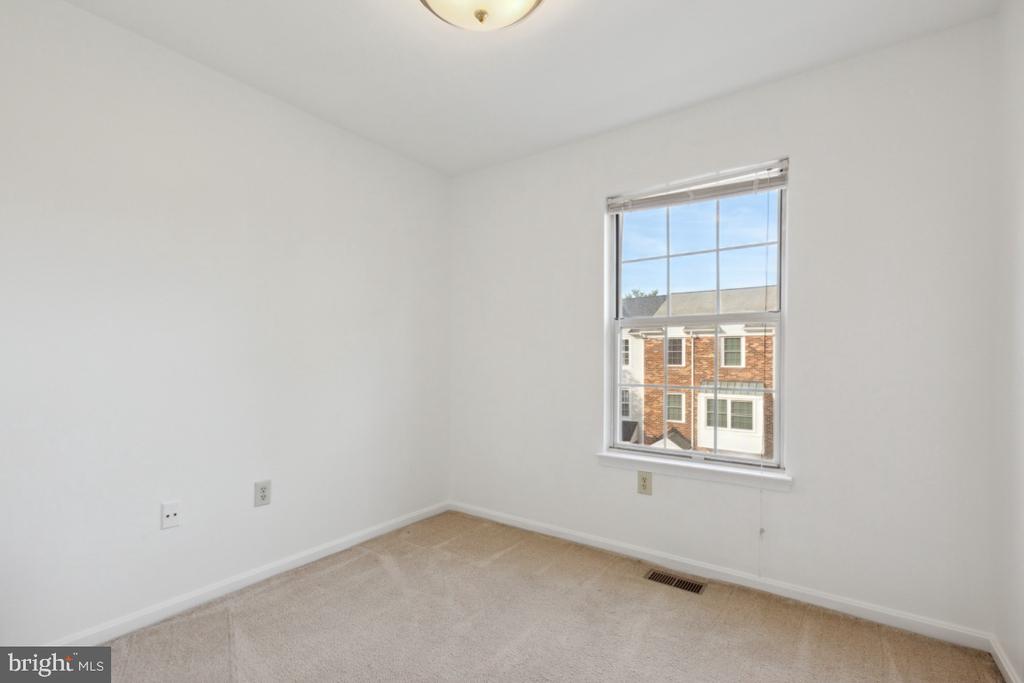 18221 FOX CHASE CIRCLE