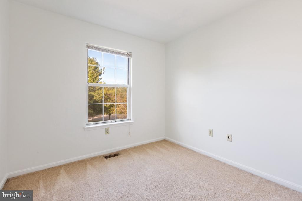 18221 FOX CHASE CIRCLE