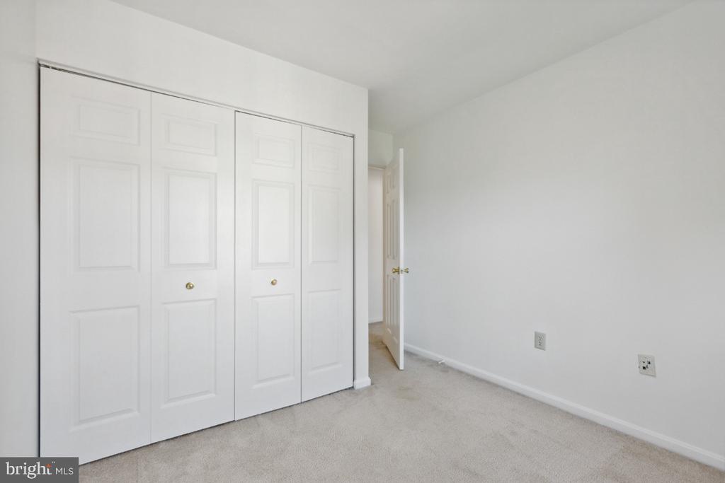18221 FOX CHASE CIRCLE