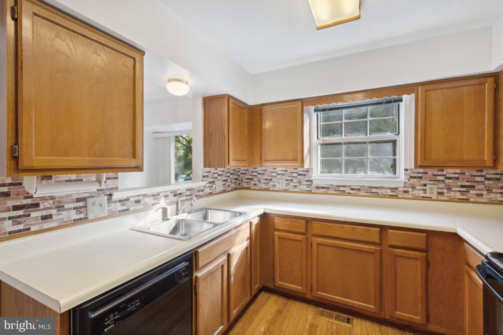 18221 FOX CHASE CIRCLE