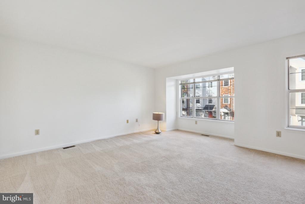 18221 FOX CHASE CIRCLE