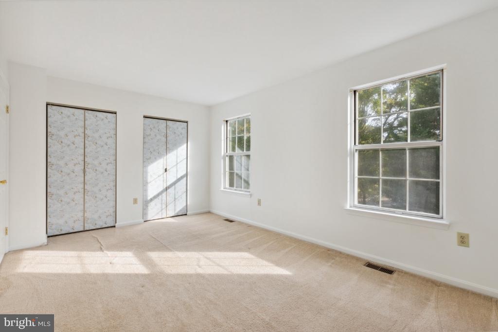 18221 FOX CHASE CIRCLE