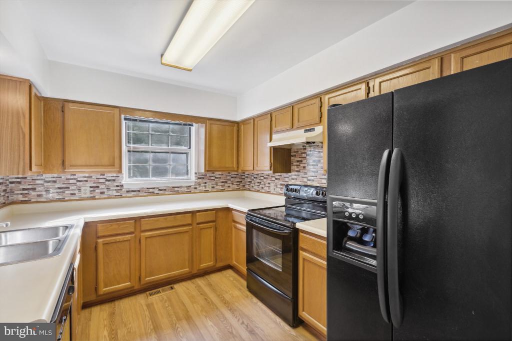 18221 FOX CHASE CIRCLE