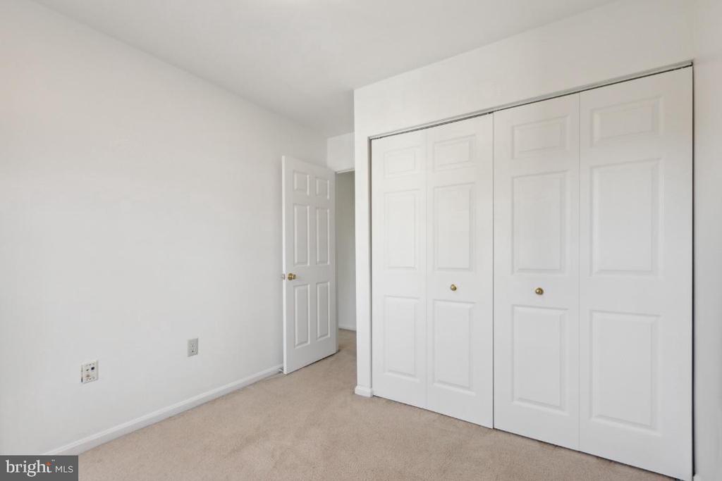 18221 FOX CHASE CIRCLE