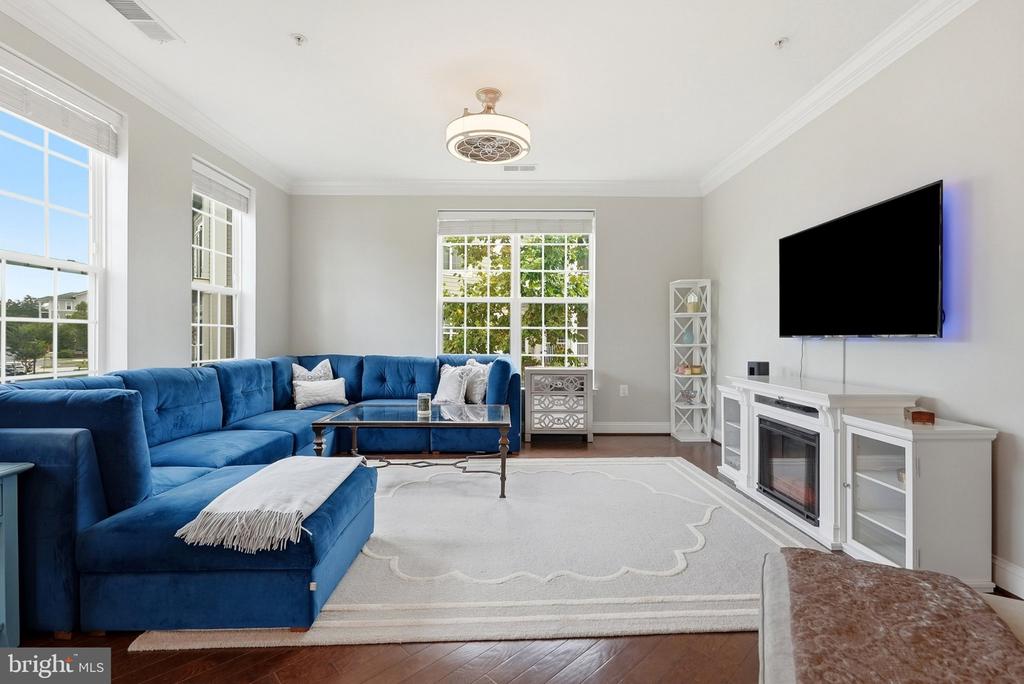 3825 DOC BERLIN DRIVE Unit: 22