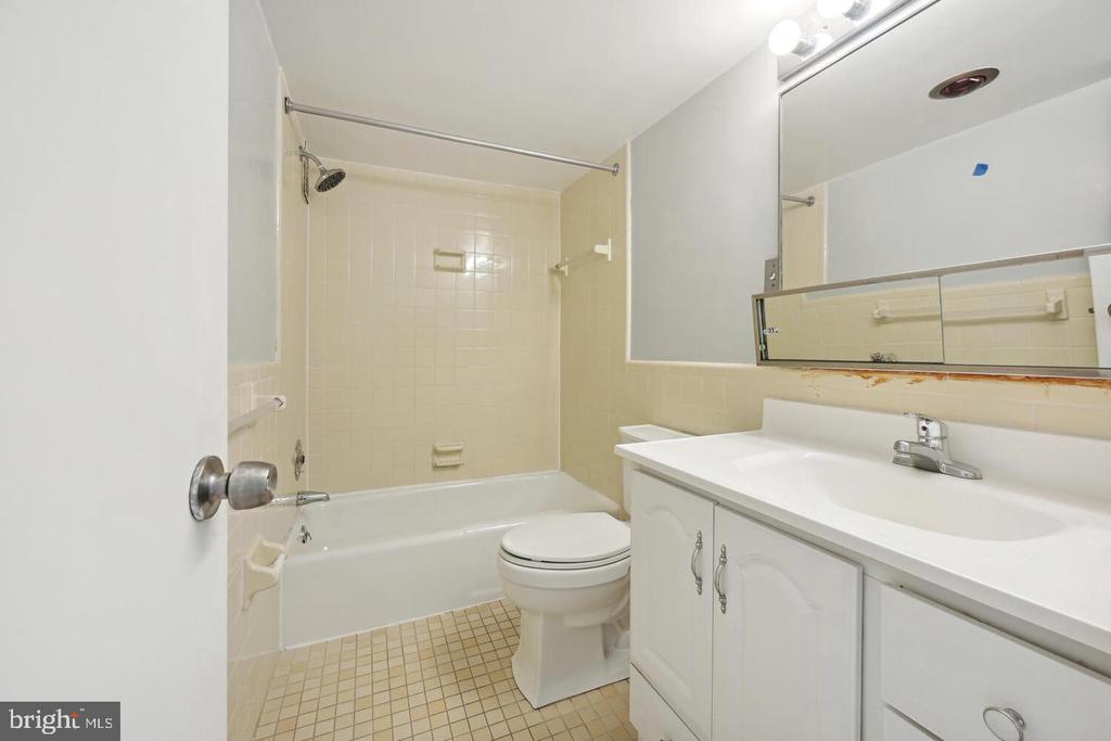 5101 RIVER ROAD W Unit: 1912