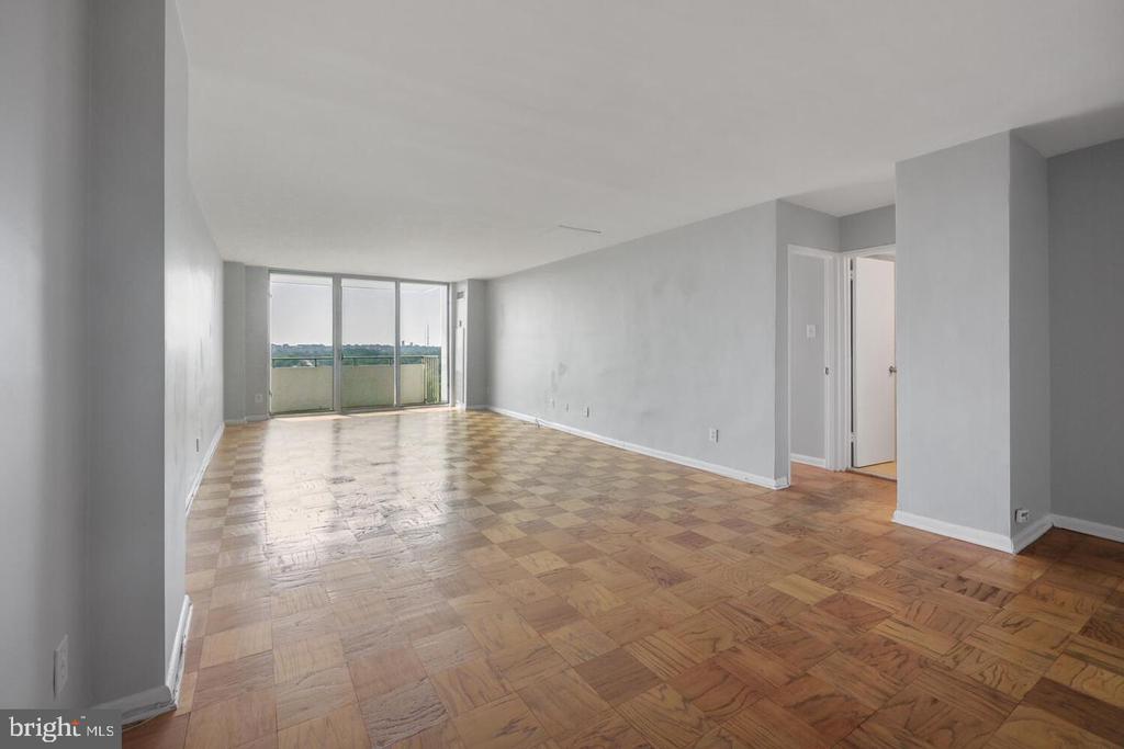 5101 RIVER ROAD W Unit: 1912