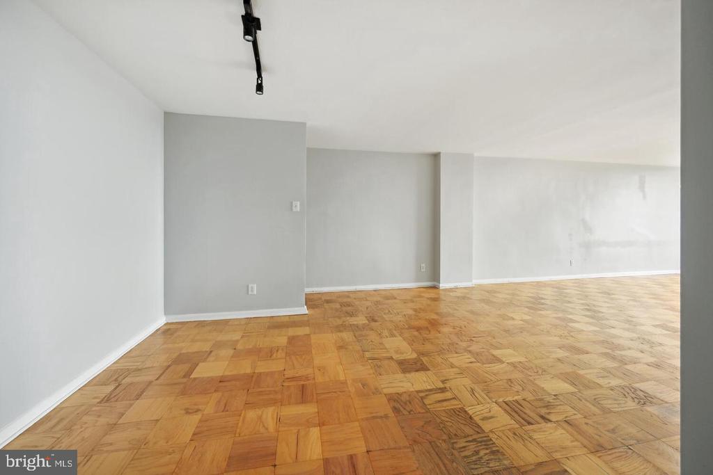 5101 RIVER ROAD W Unit: 1912