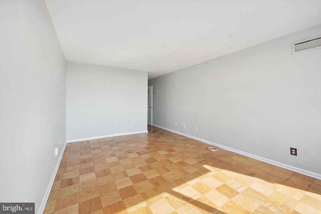 5101 RIVER ROAD W Unit: 1912