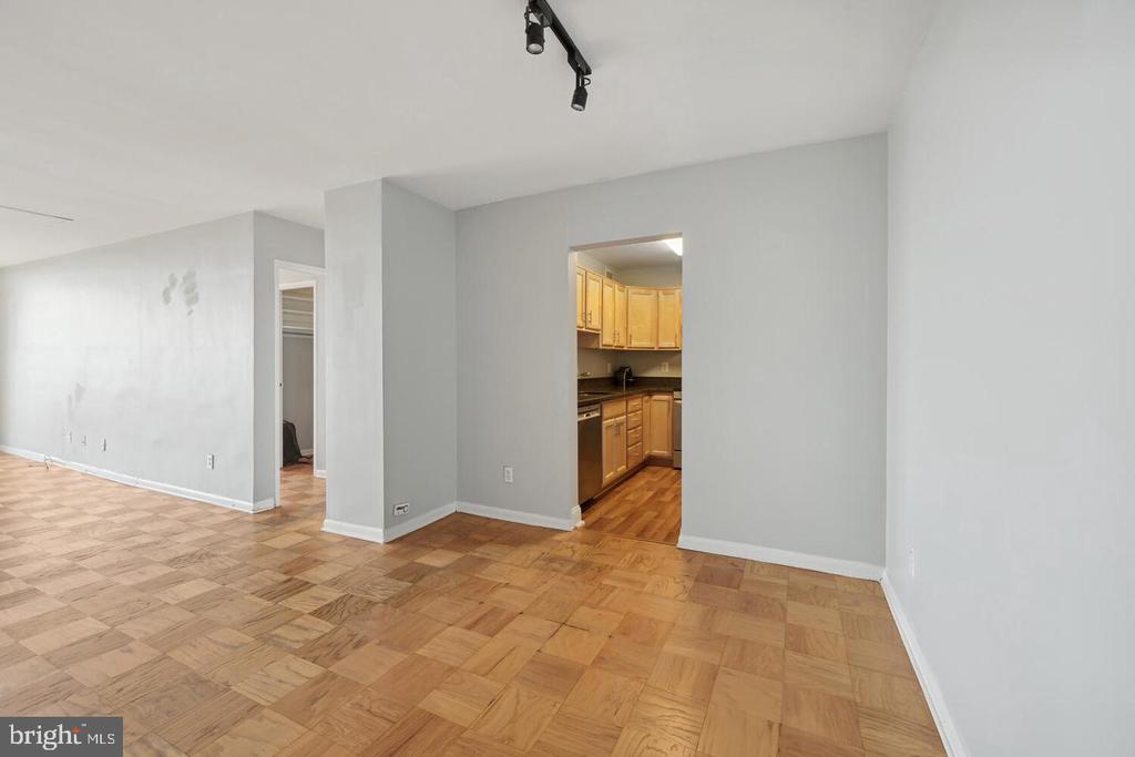 5101 RIVER ROAD W Unit: 1912