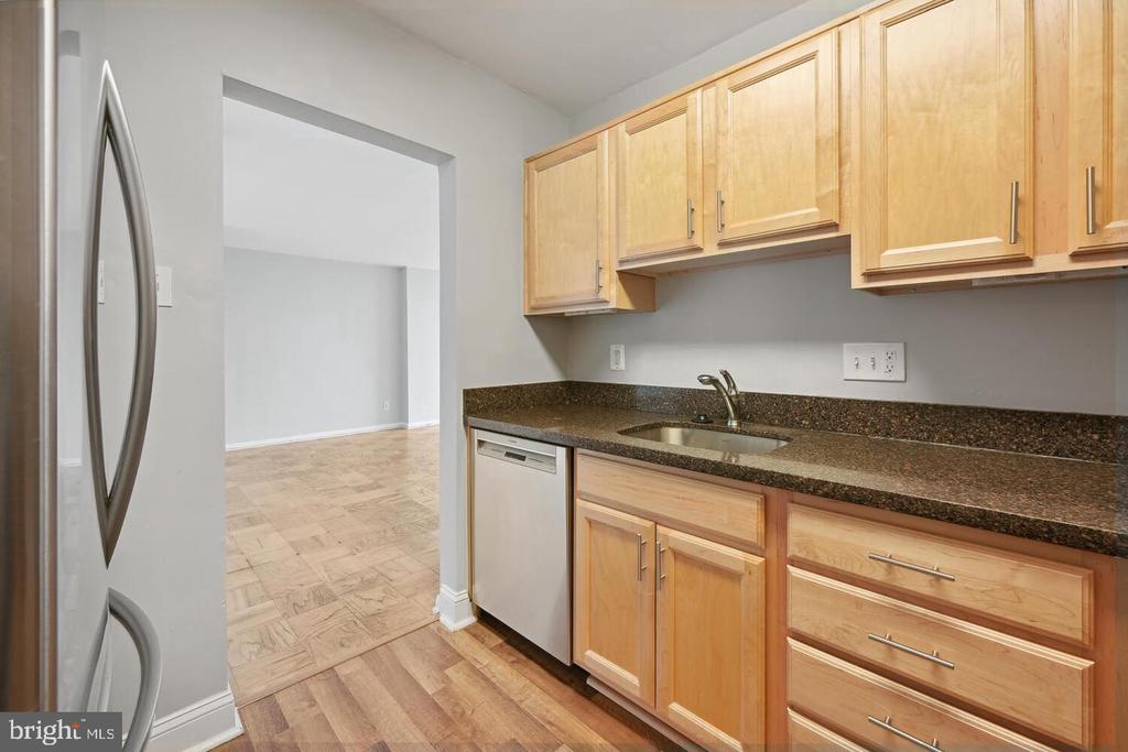 5101 RIVER ROAD W Unit: 1912