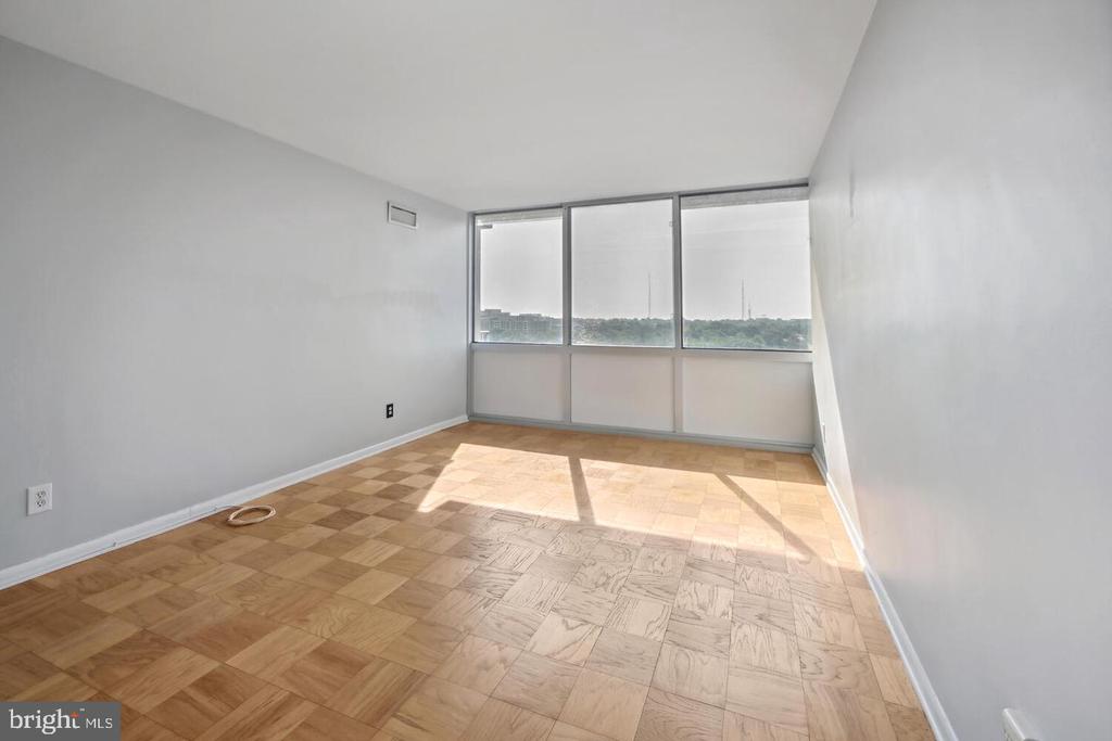 5101 RIVER ROAD W Unit: 1912
