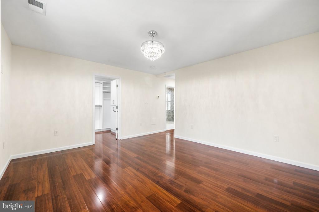 406 LEIGHTON AVENUE