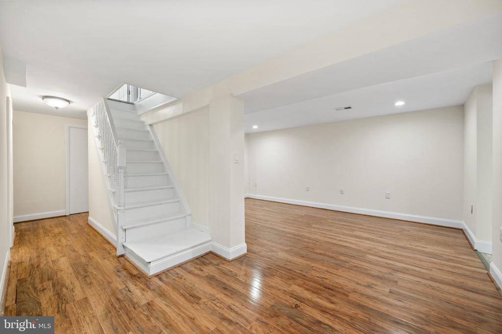 406 LEIGHTON AVENUE