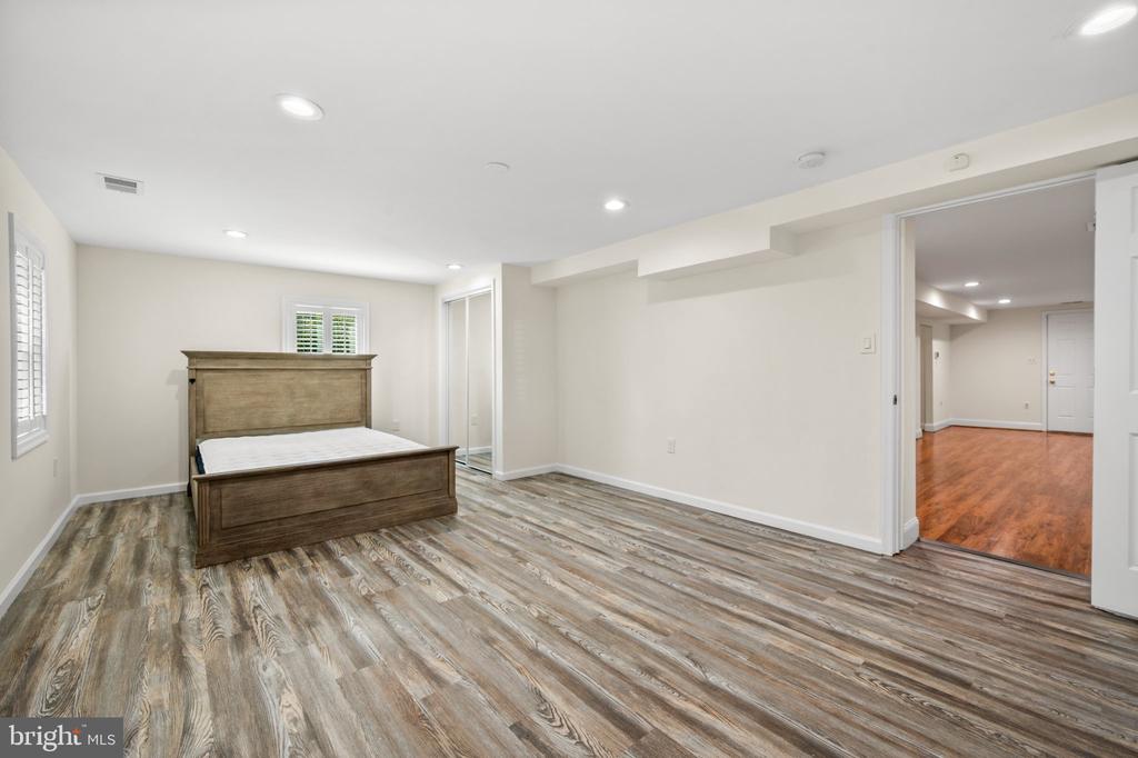 406 LEIGHTON AVENUE