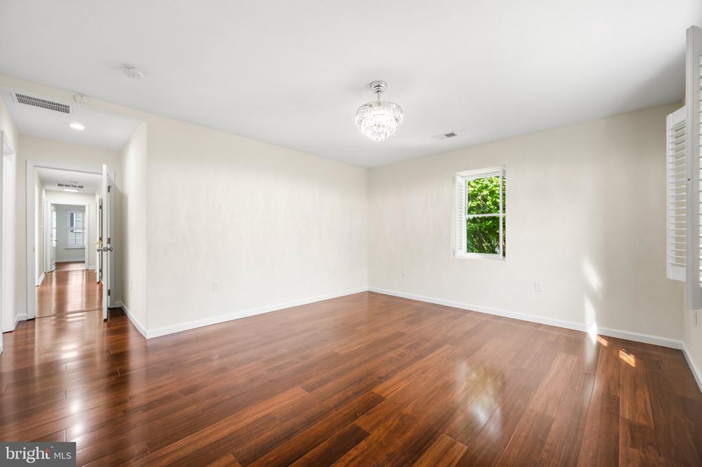 406 LEIGHTON AVENUE