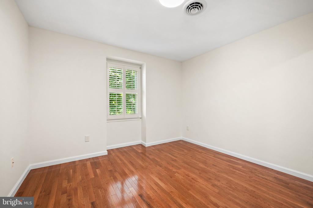 406 LEIGHTON AVENUE