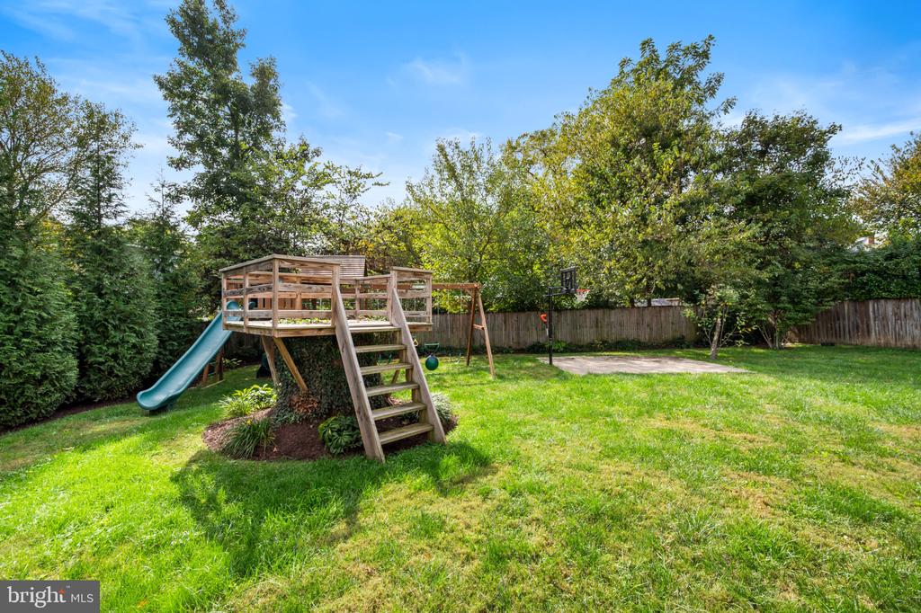 406 LEIGHTON AVENUE