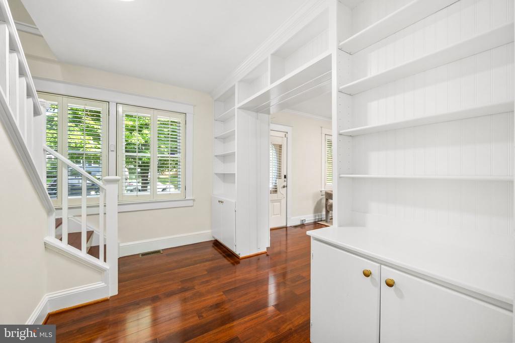 406 LEIGHTON AVENUE