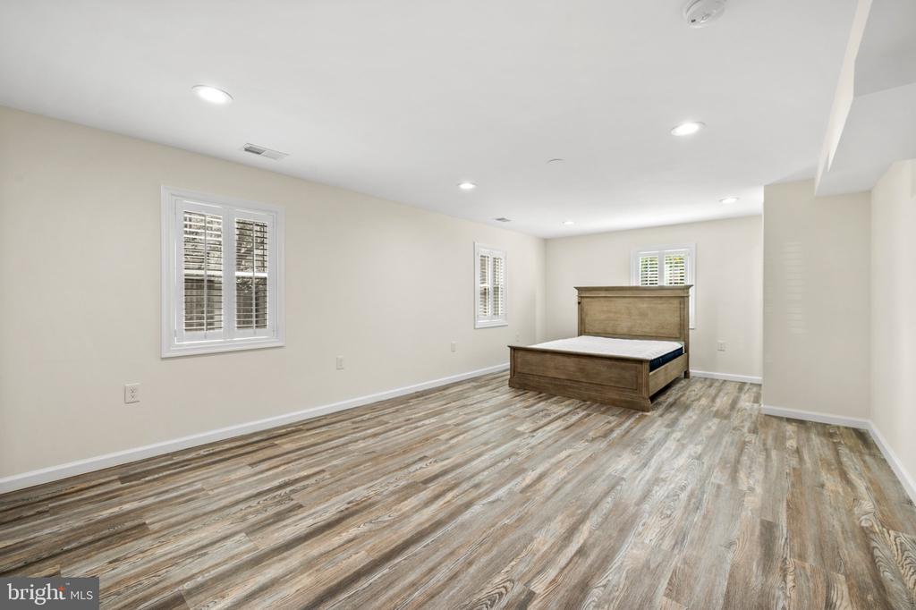 406 LEIGHTON AVENUE