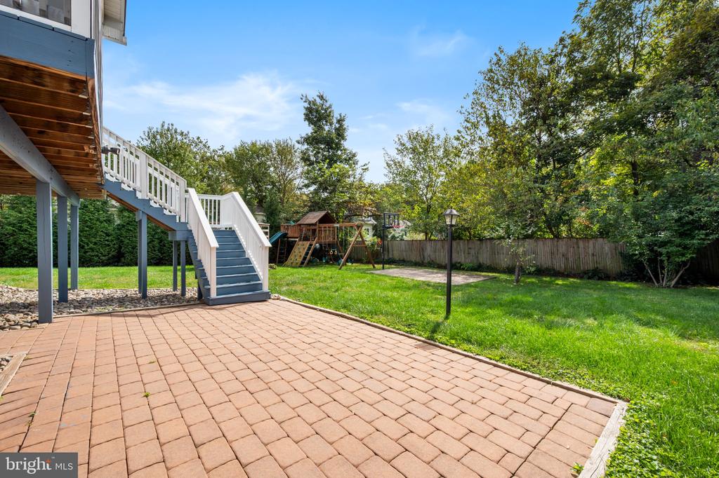 406 LEIGHTON AVENUE