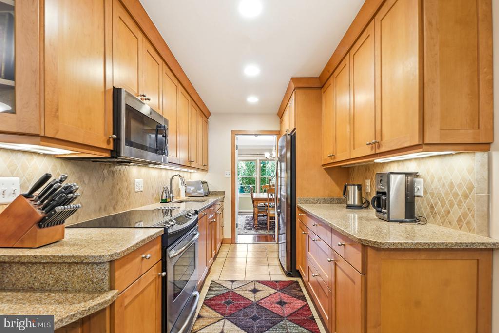 7368 WESTLAKE TERRACE Unit: 111