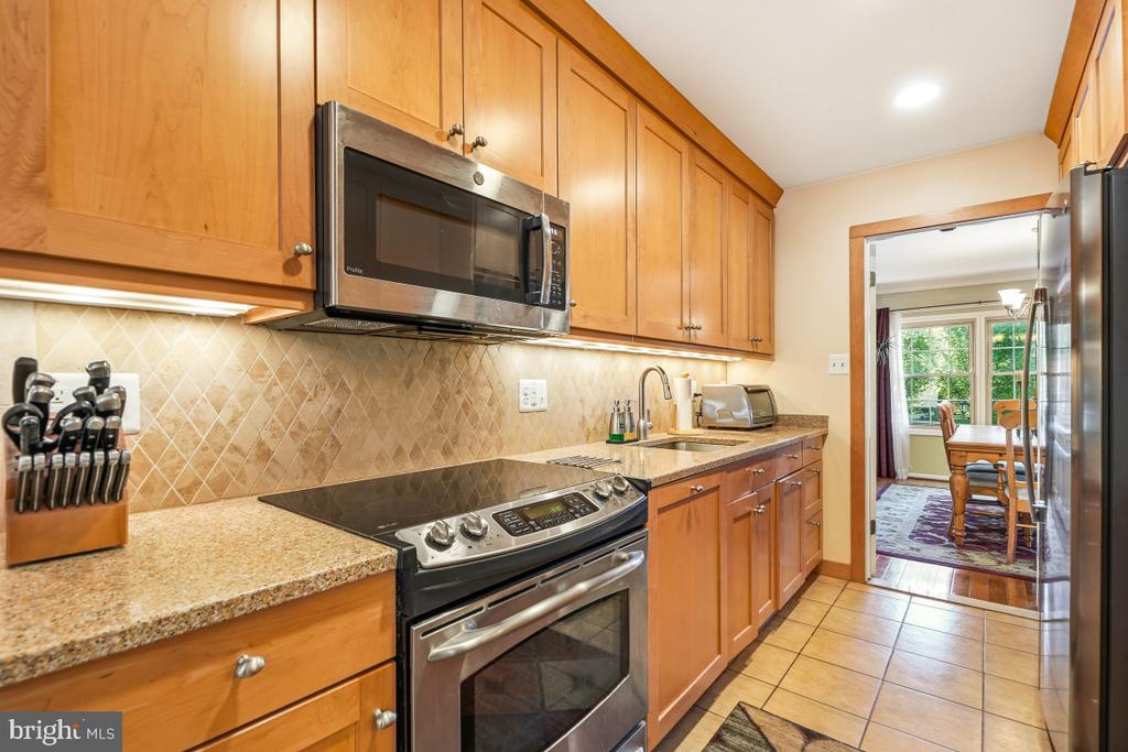 7368 WESTLAKE TERRACE Unit: 111
