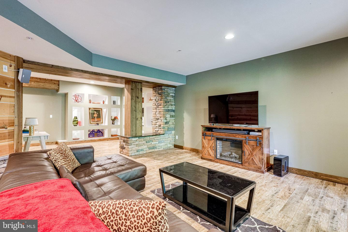 8800 Nancy LANE