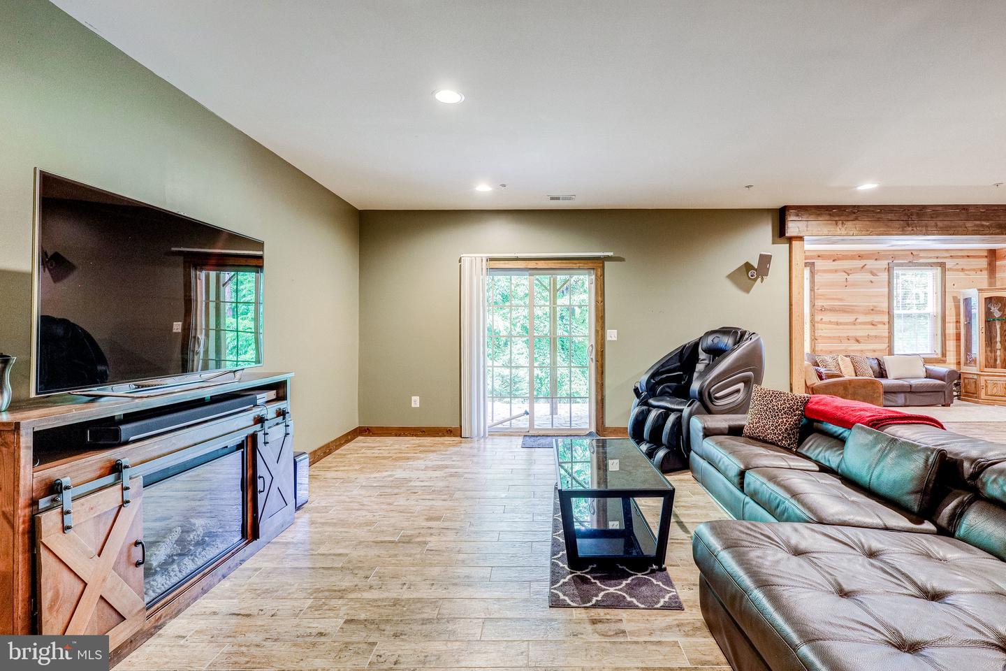 8800 Nancy LANE