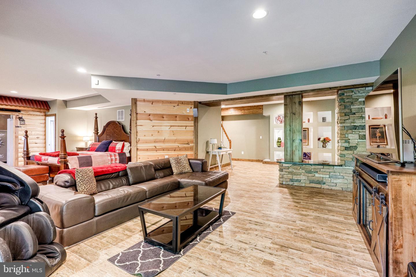 8800 Nancy LANE