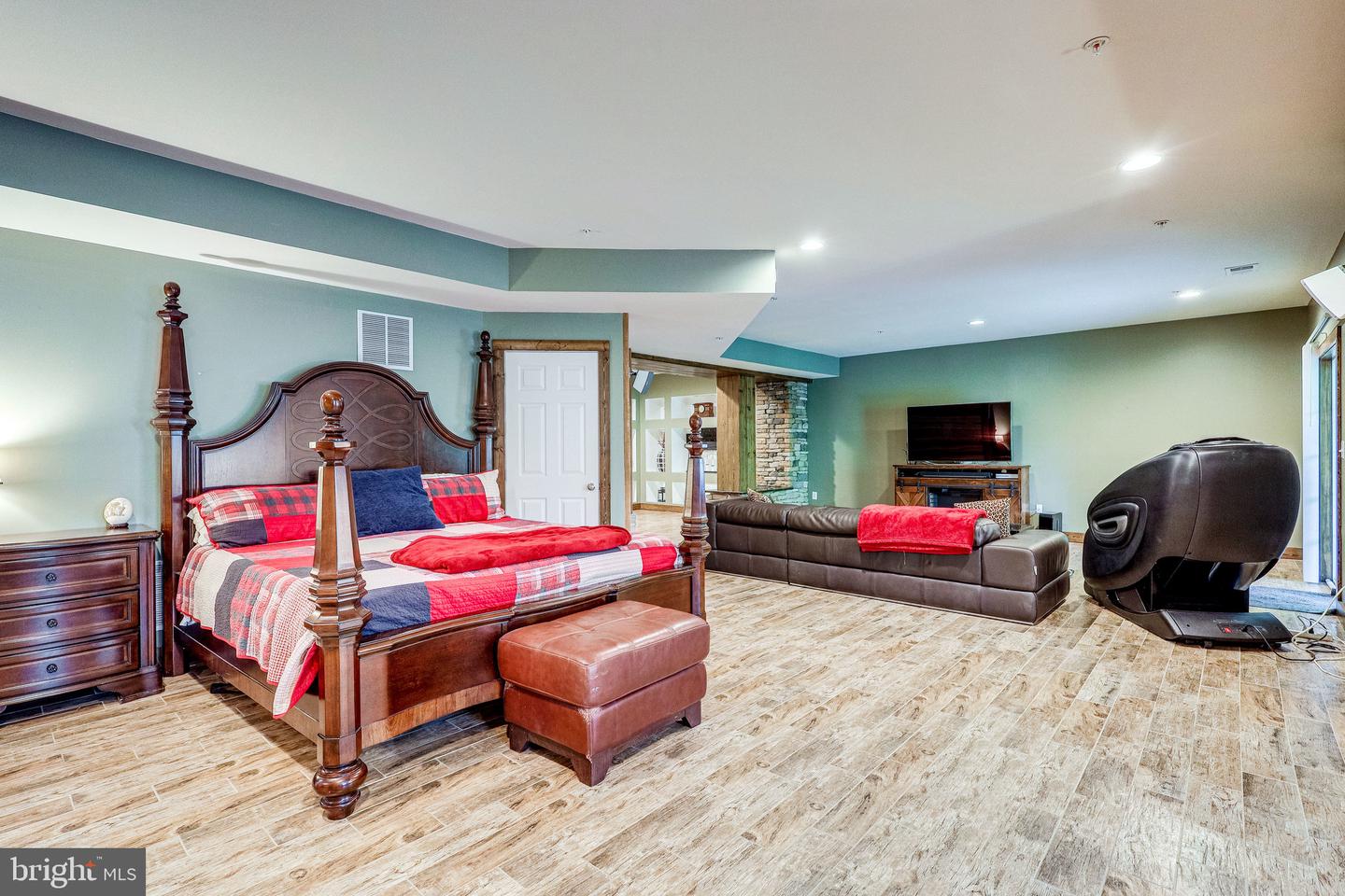 8800 Nancy LANE