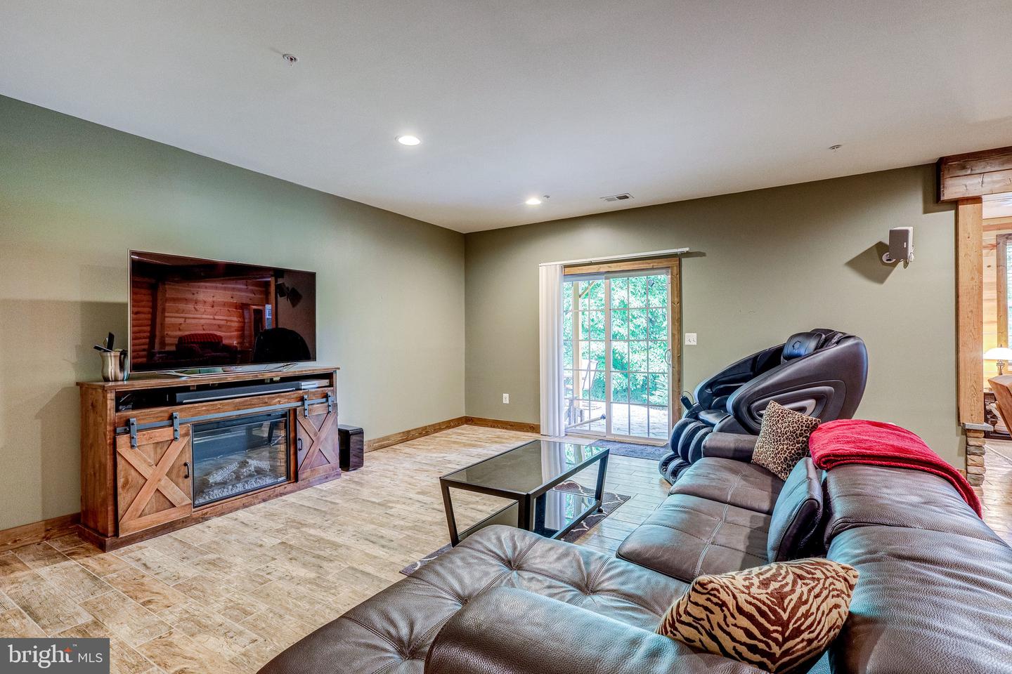 8800 Nancy LANE