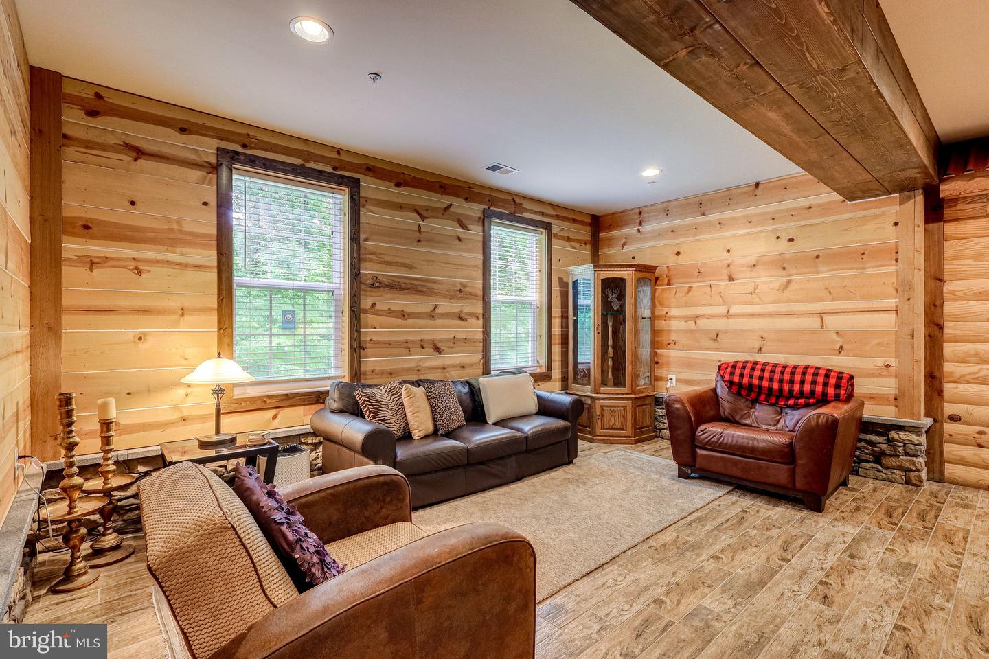 8800 Nancy LANE