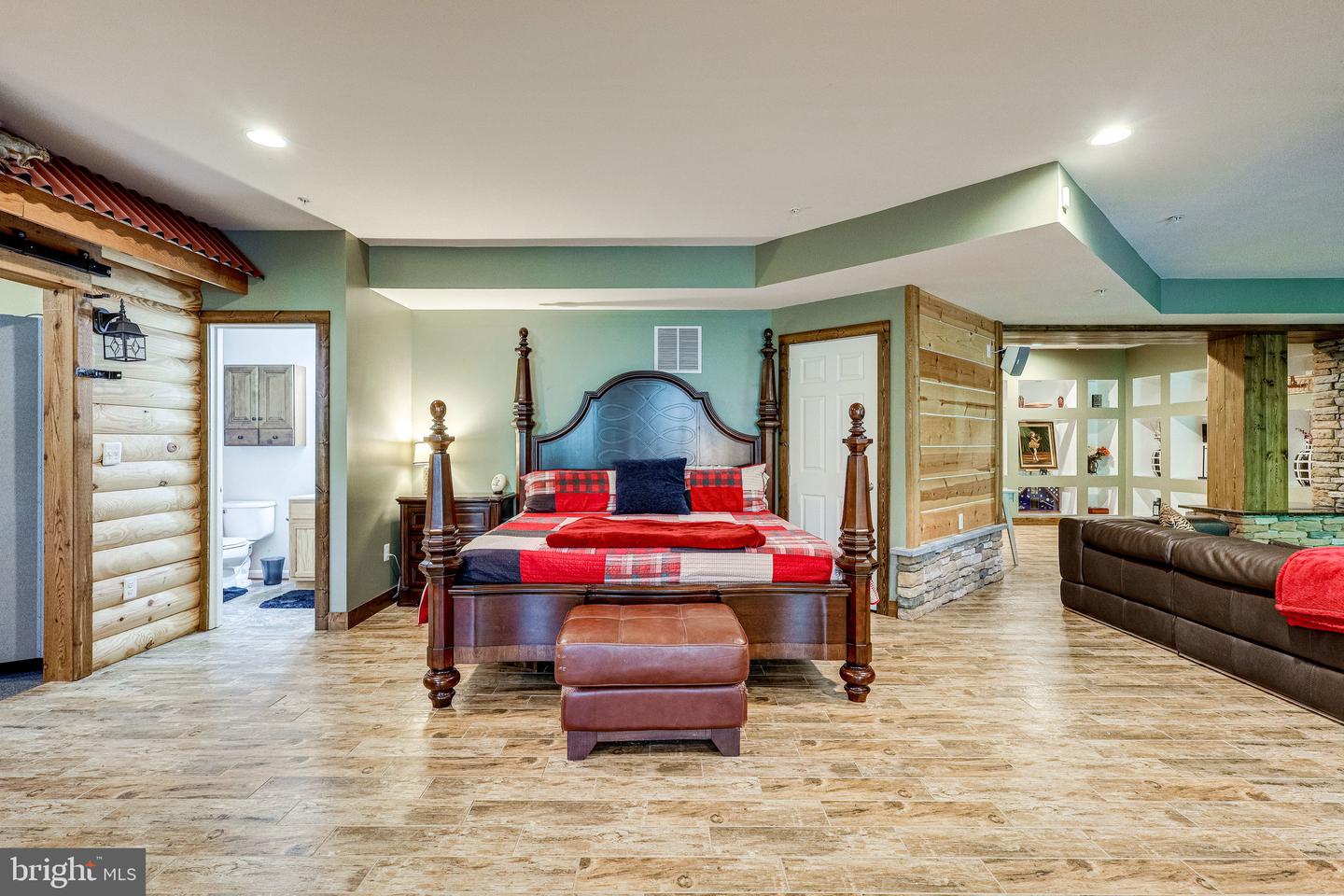 8800 Nancy LANE