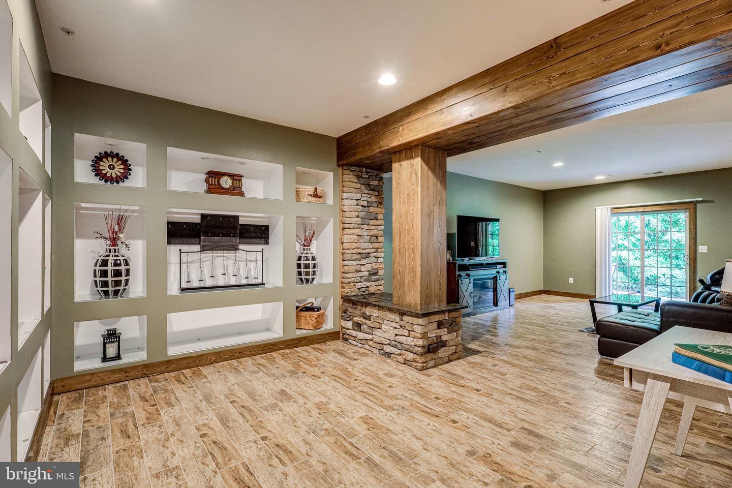 8800 Nancy LANE